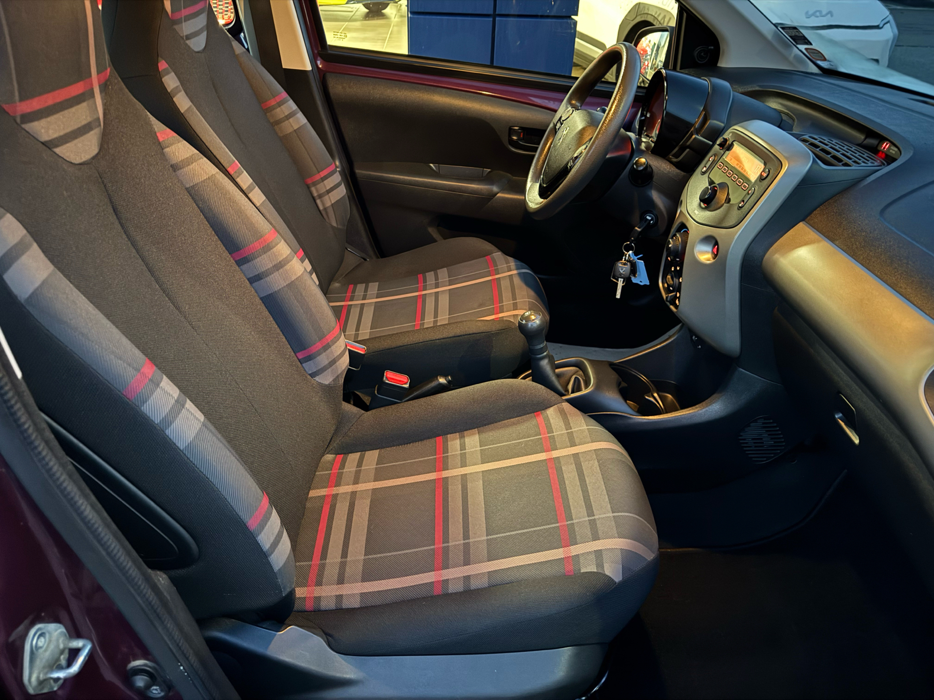 Rød Peugeot 108 fra 2015