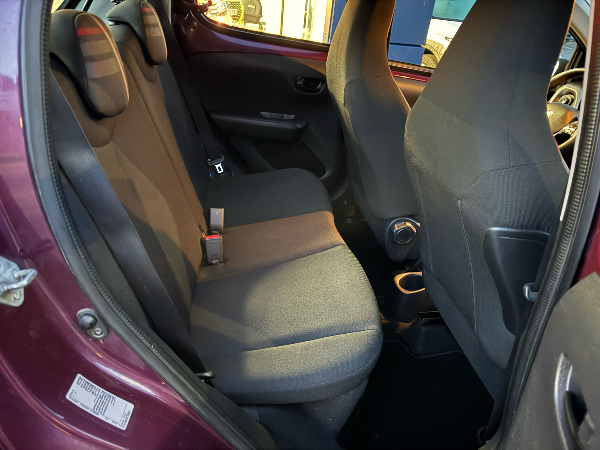 Rød Peugeot 108 fra 2015