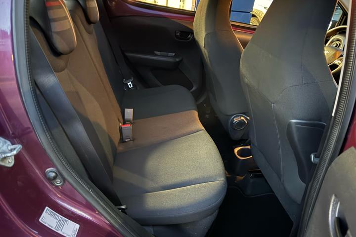 Rød Peugeot 108 fra 2015