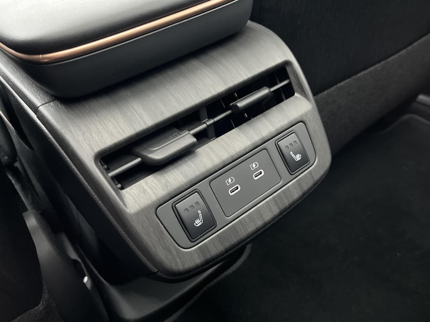 Sort Nissan Ariya fra 2025