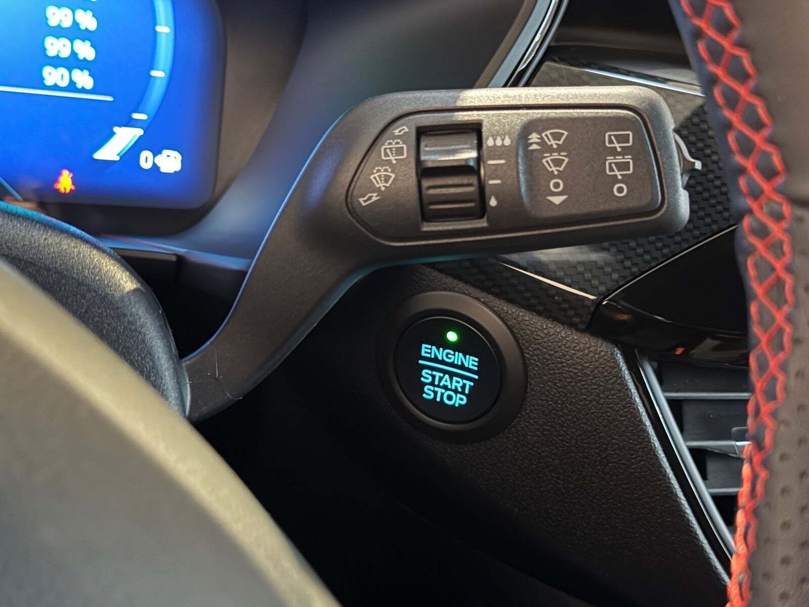 Blå Ford Kuga fra 2023