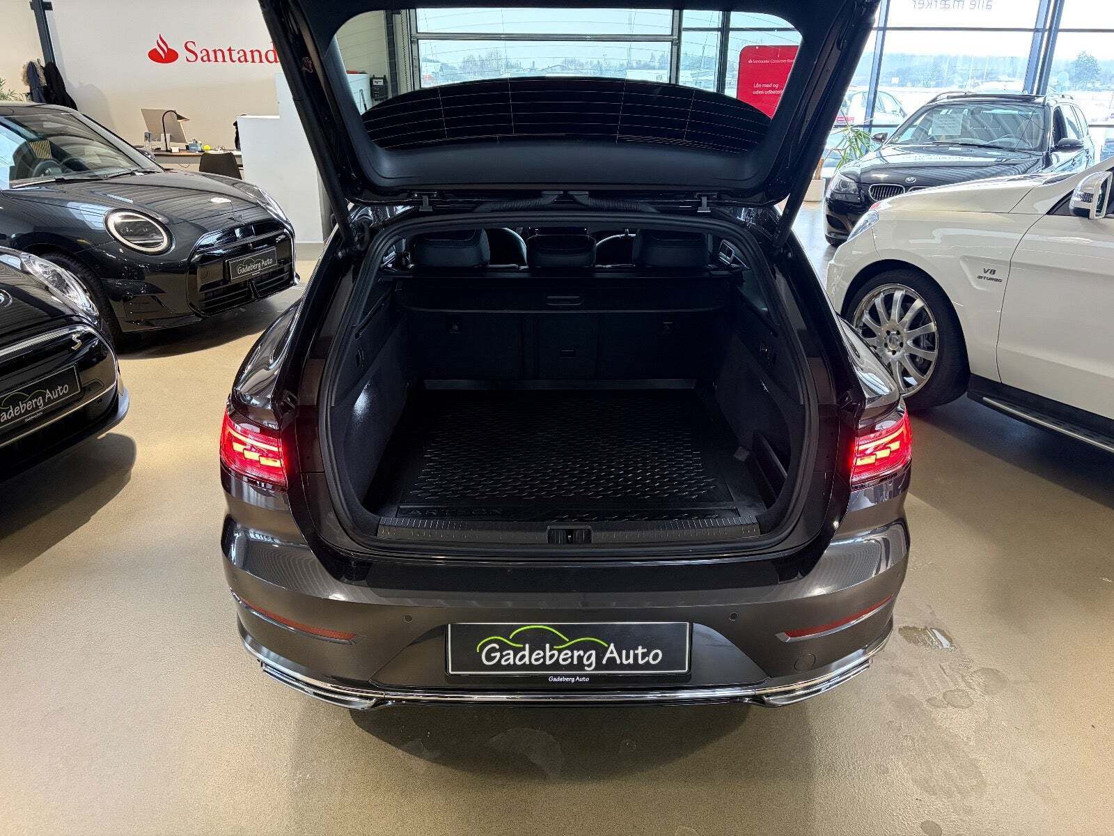 Grå VW Arteon fra 2021