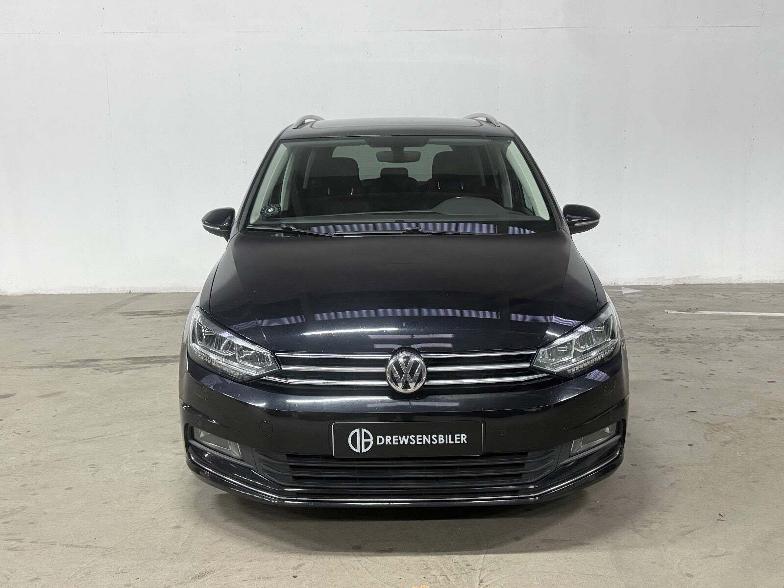 Sort VW Touran fra 2016