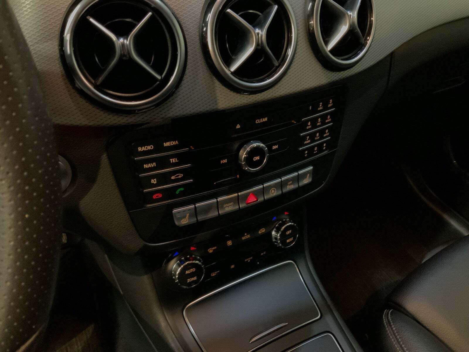 Sort Mercedes B200 d fra 2018