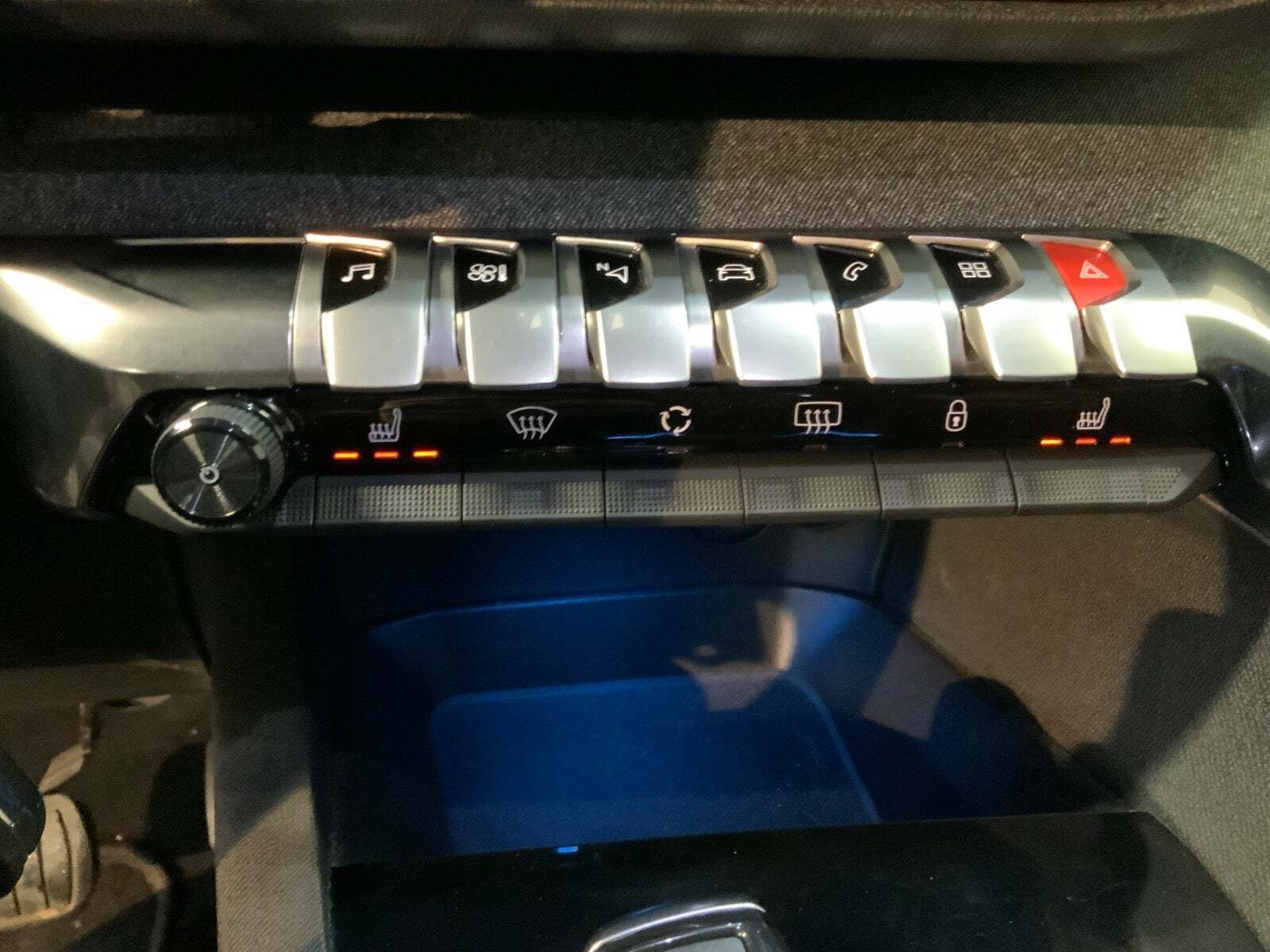 Gul Peugeot 3008 fra 2016