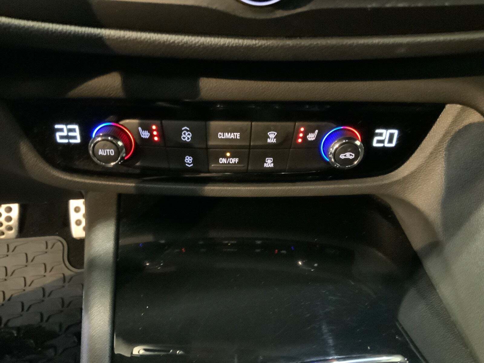 Grå Opel Insignia fra 2018