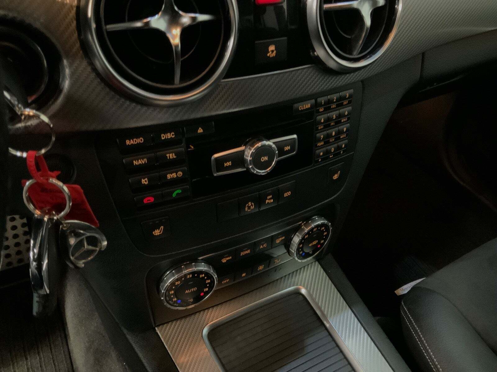 Grå Mercedes GLK350 fra 2014 set indefra