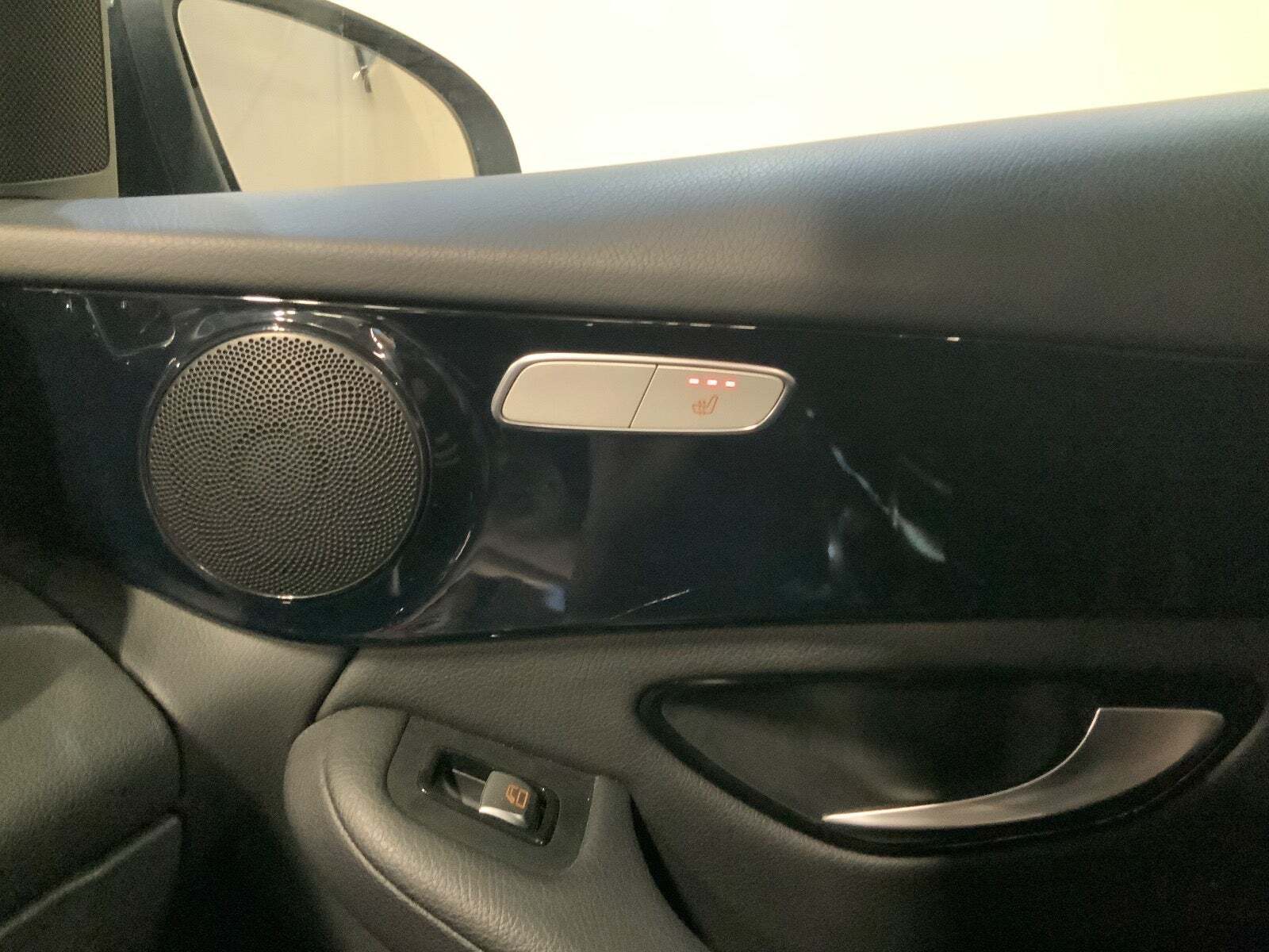 Sort Mercedes GLC220 d fra 2016