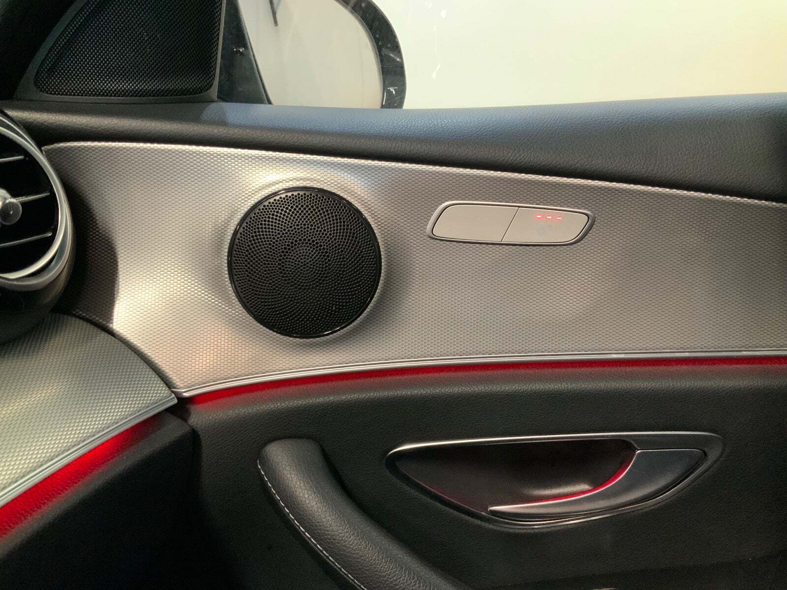 Sort Mercedes E220 d fra 2017