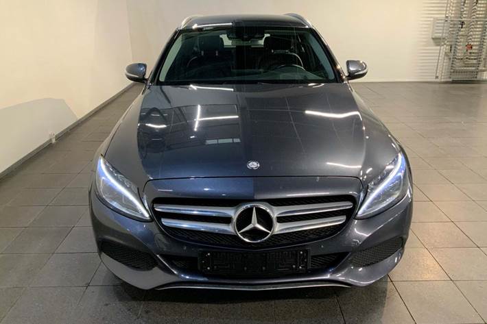Grå Mercedes C220 fra 2015