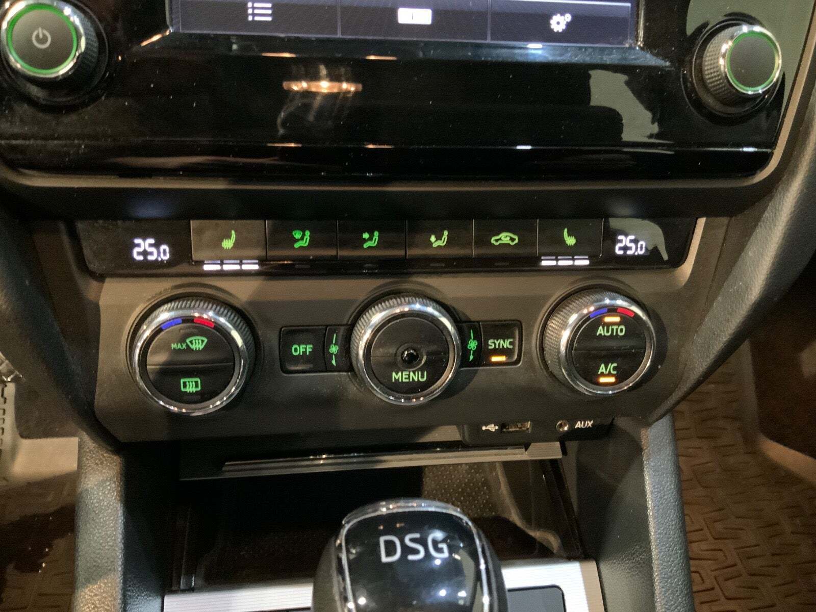 Grå Skoda Octavia fra 2017