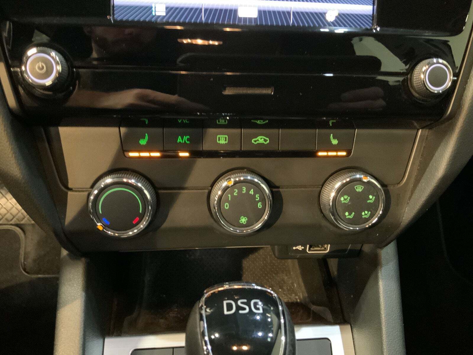 Hvid Skoda Octavia fra 2020