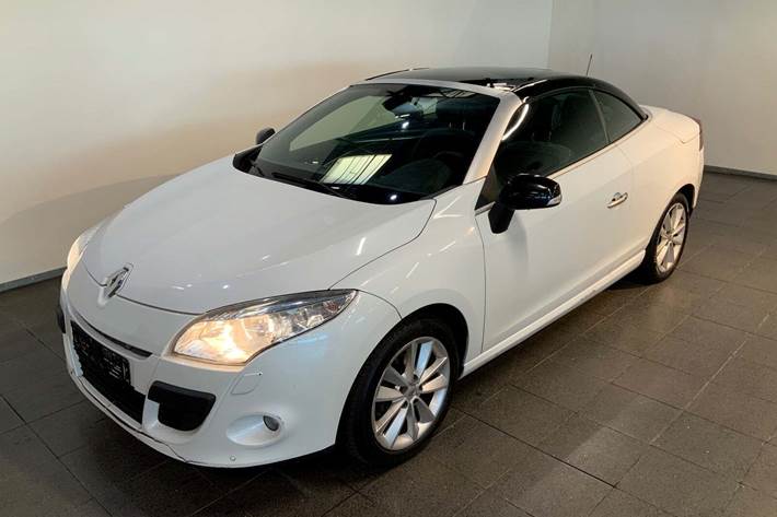 Hvid Renault Megane III fra 2010 set udefra