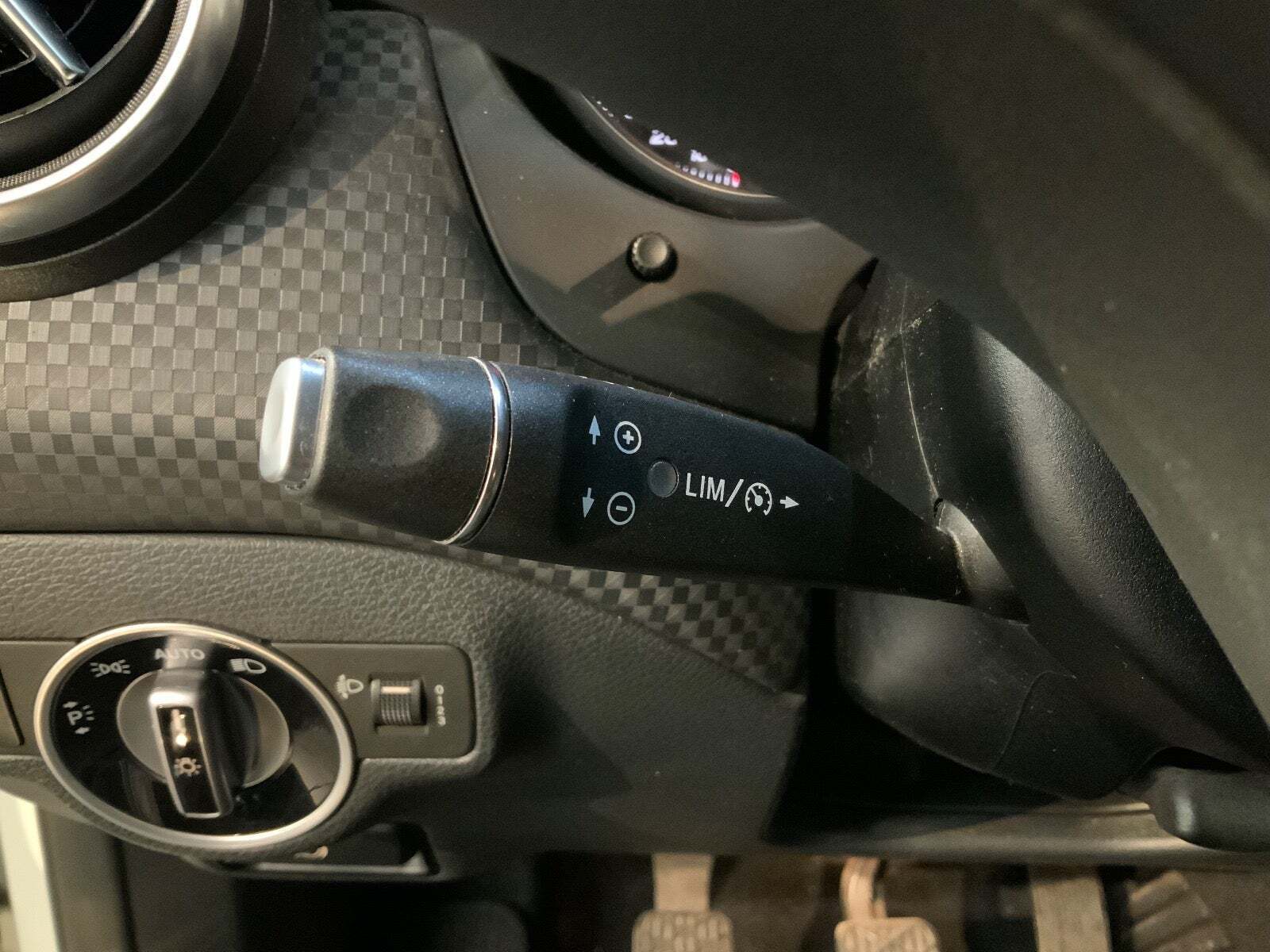 Hvid Mercedes A180 d fra 2017