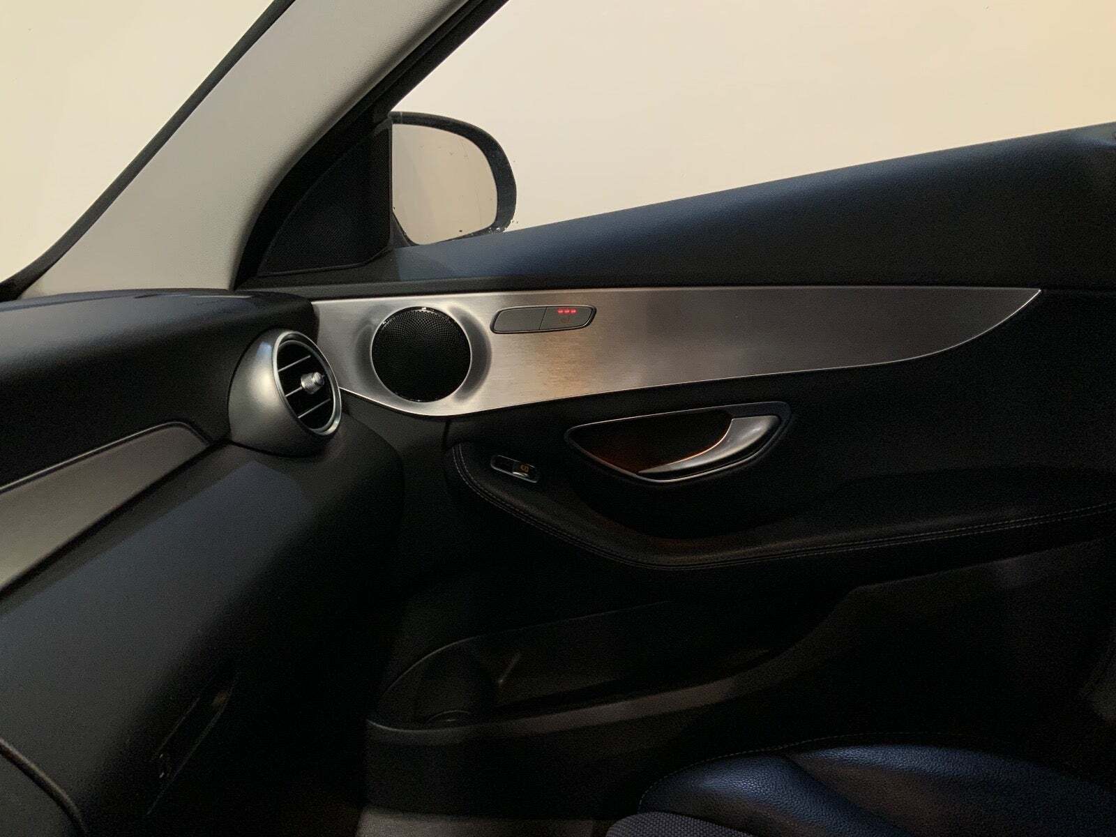 Grå Mercedes C220 d fra 2018