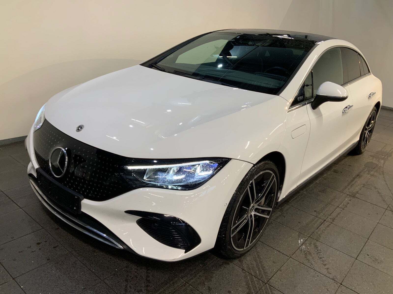 Mercedes EQE300 Electric Art