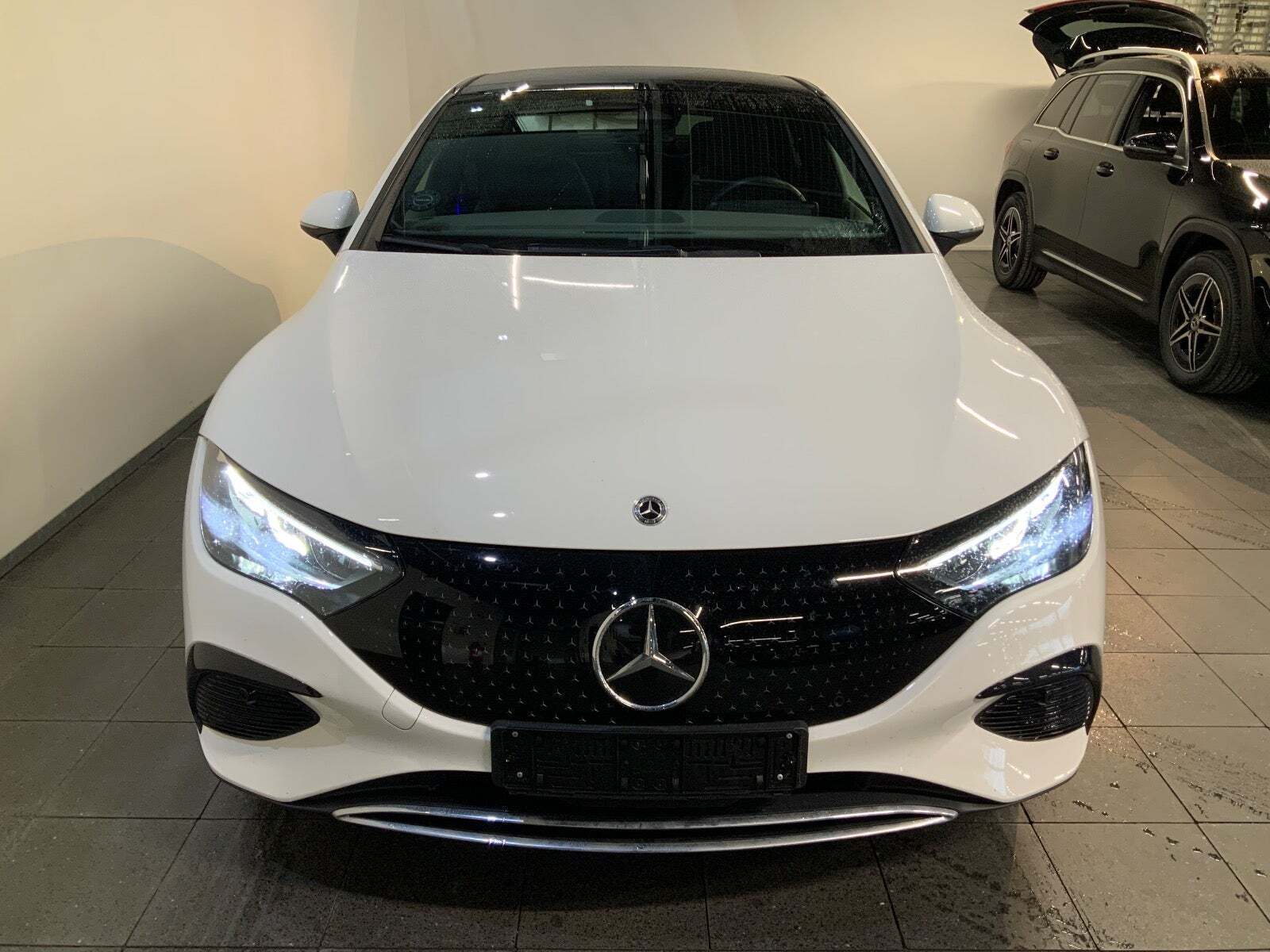 Mercedes EQE300 Electric Art