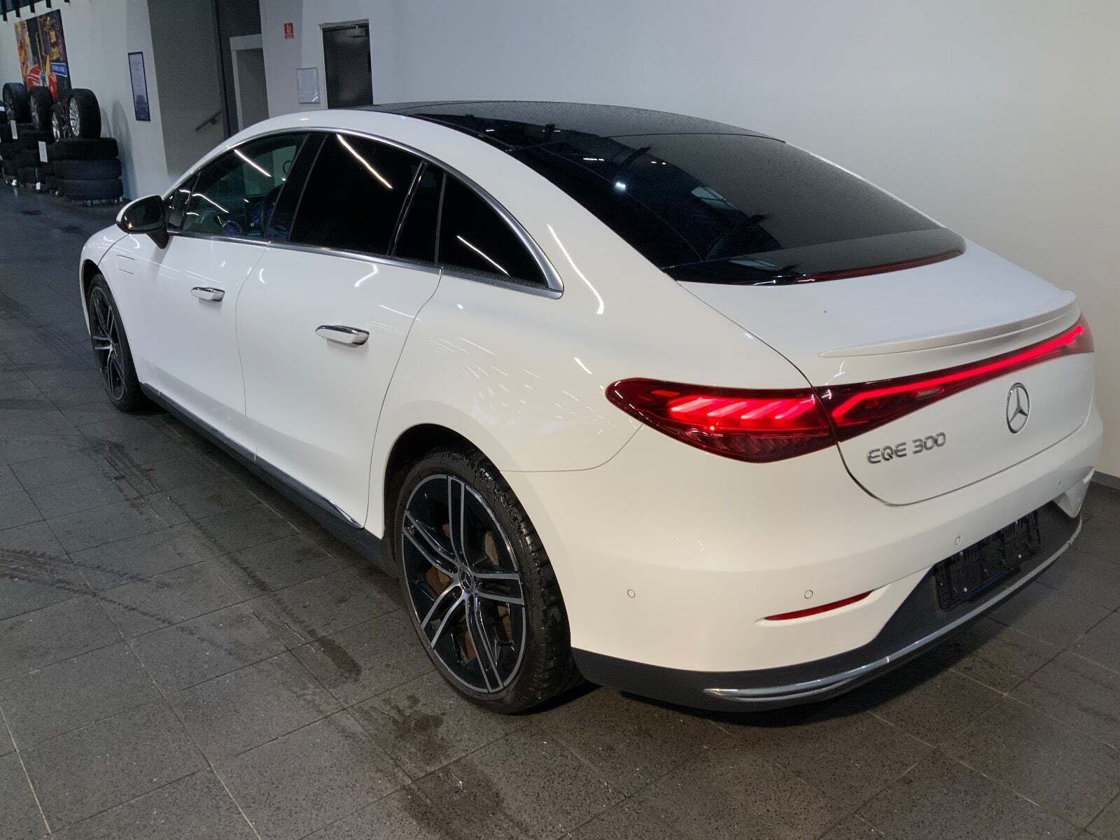 Mercedes EQE300 Electric Art