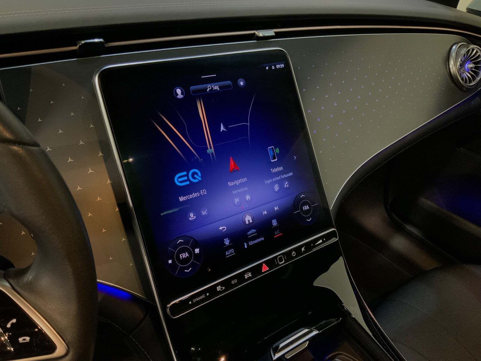 Hvid Mercedes EQE300 fra 2022