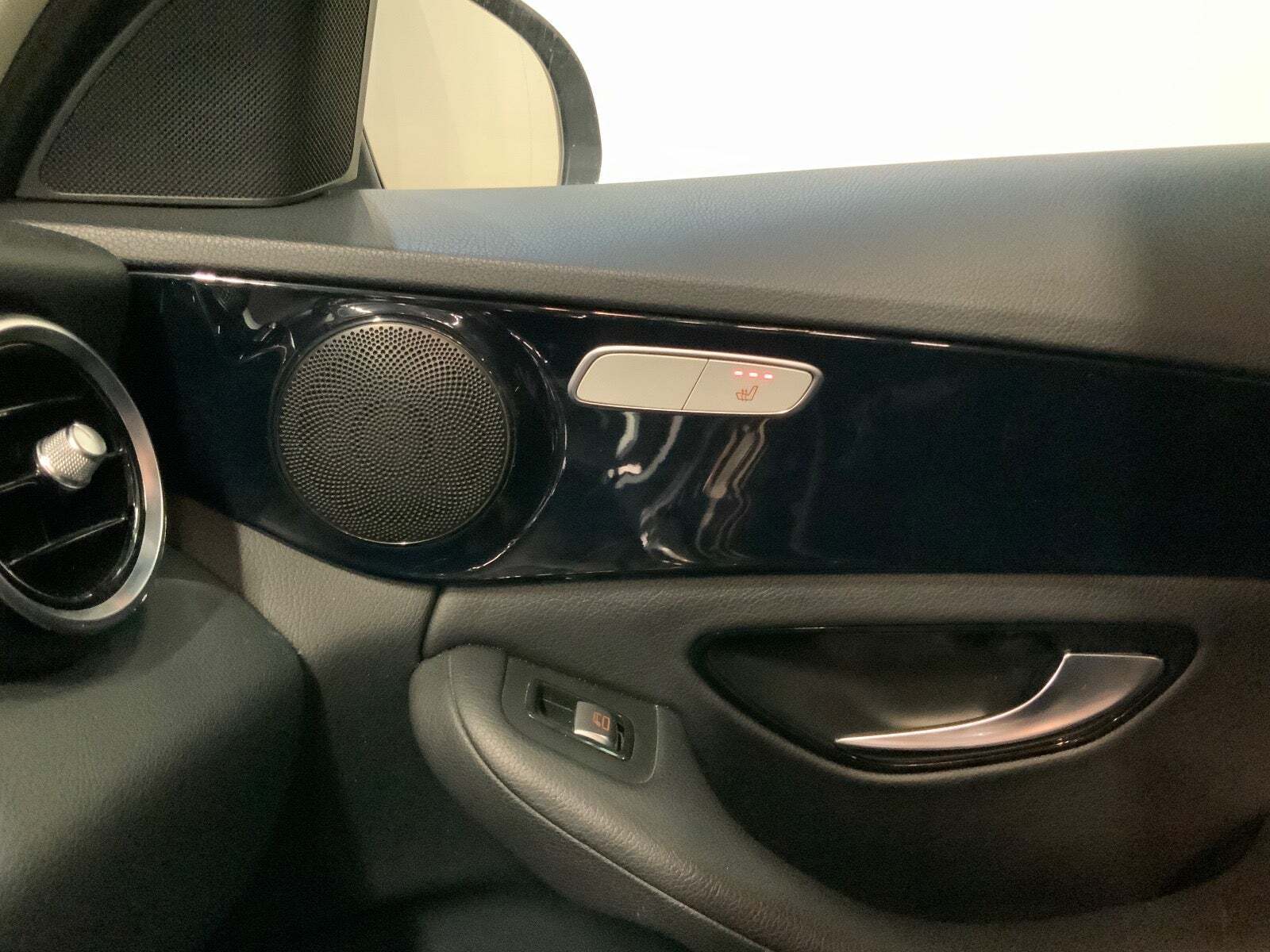 Sølv Mercedes C200 fra 2014