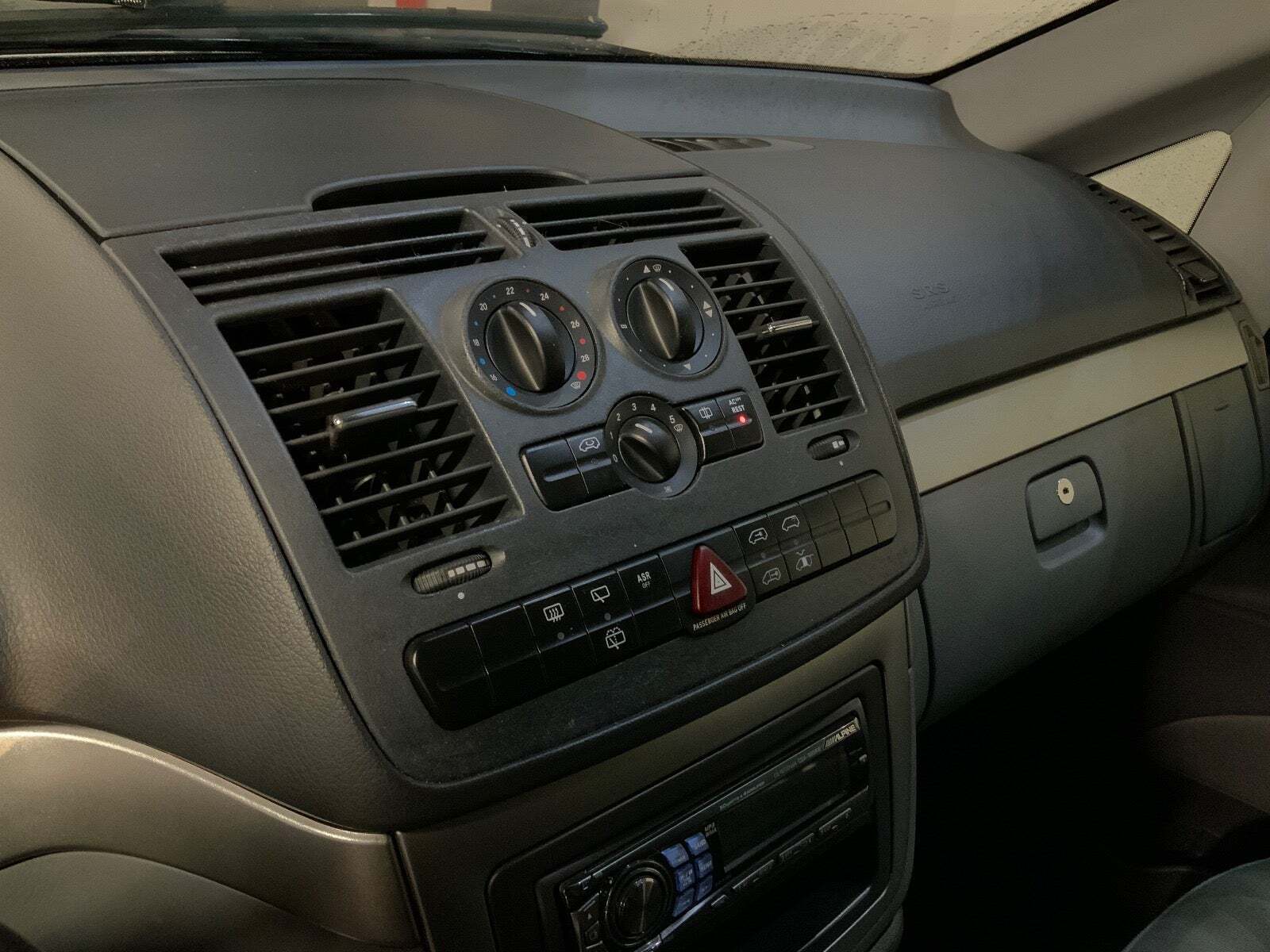 Sølv Mercedes Viano fra 2006