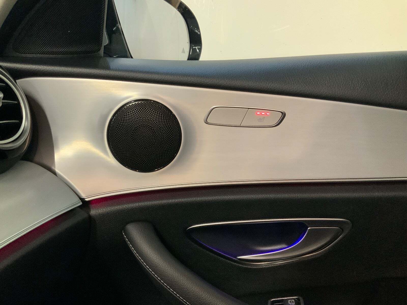 Sølv Mercedes E300 e fra 2021