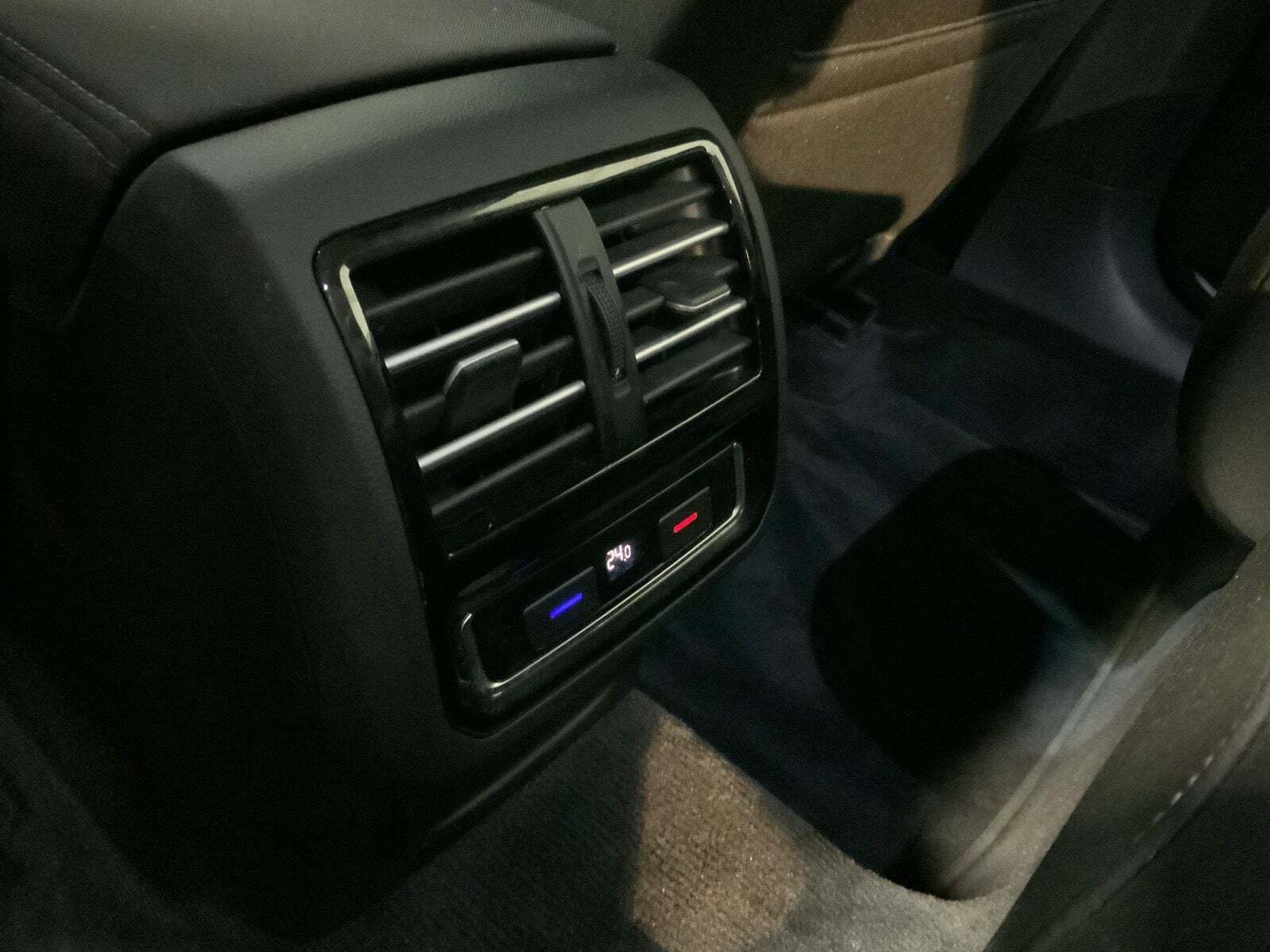 Hvid VW Passat fra 2016