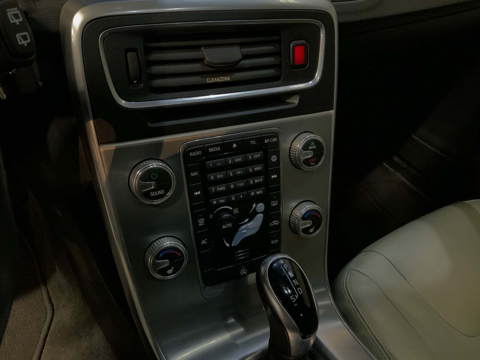 Sort Volvo V60 fra 2018