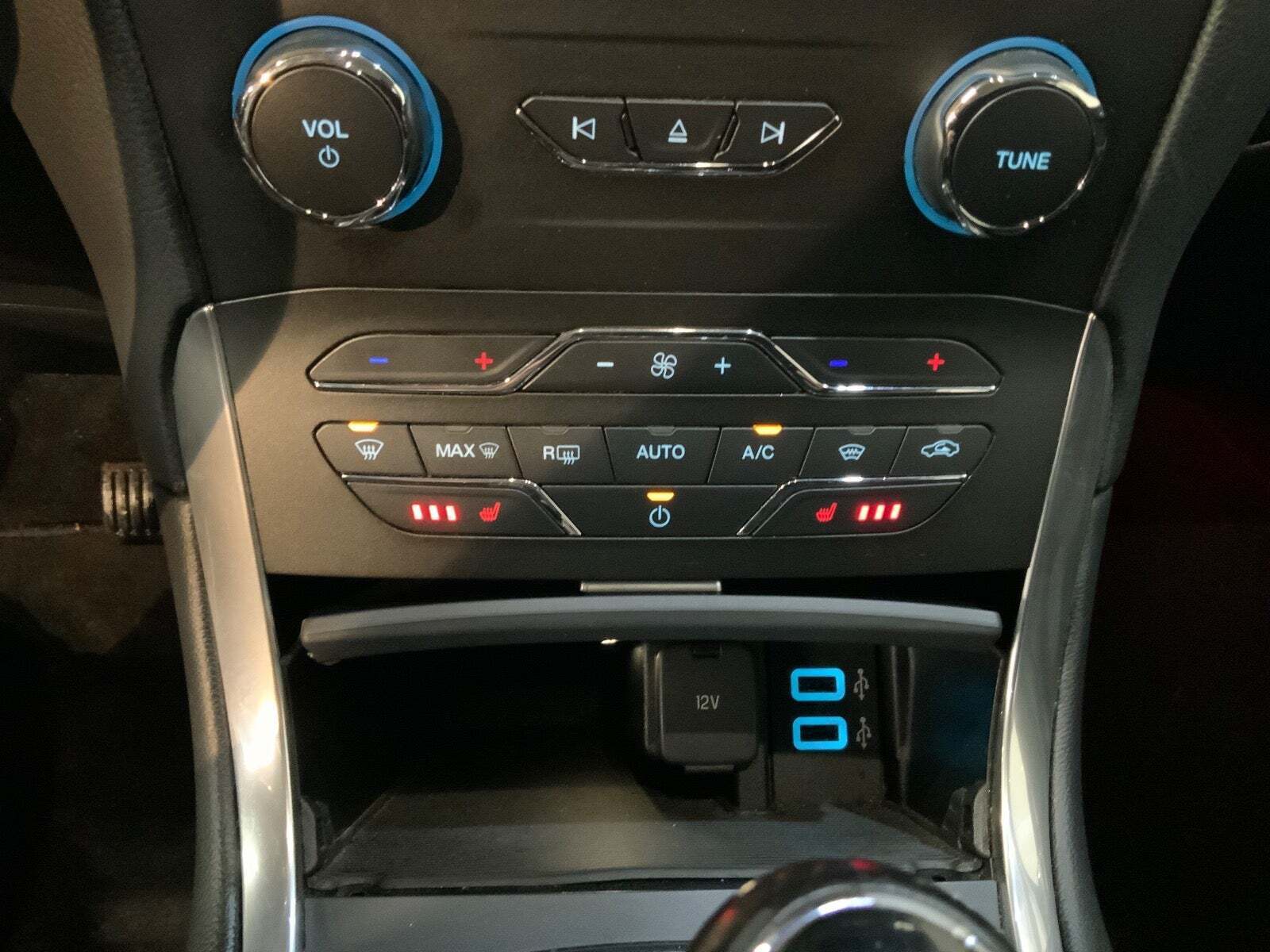 Grå Ford S-MAX fra 2019