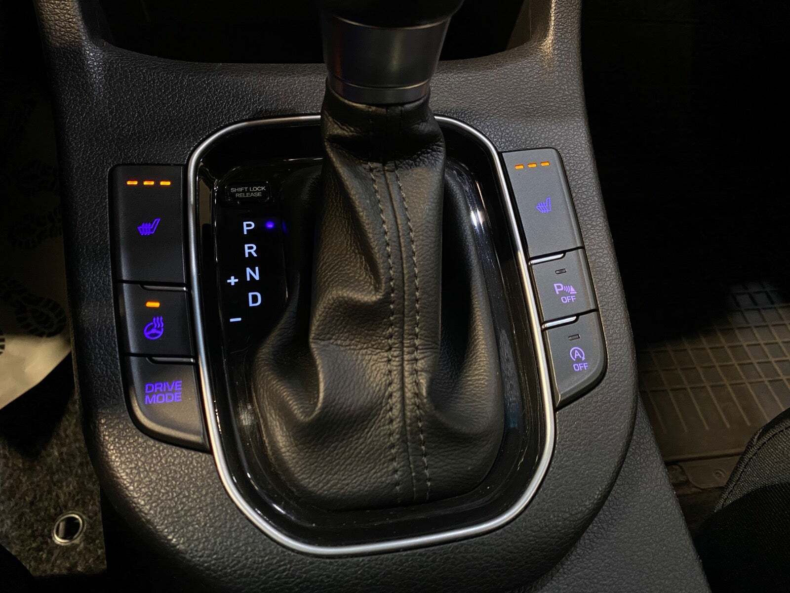 Rød Hyundai i30 fra 2017