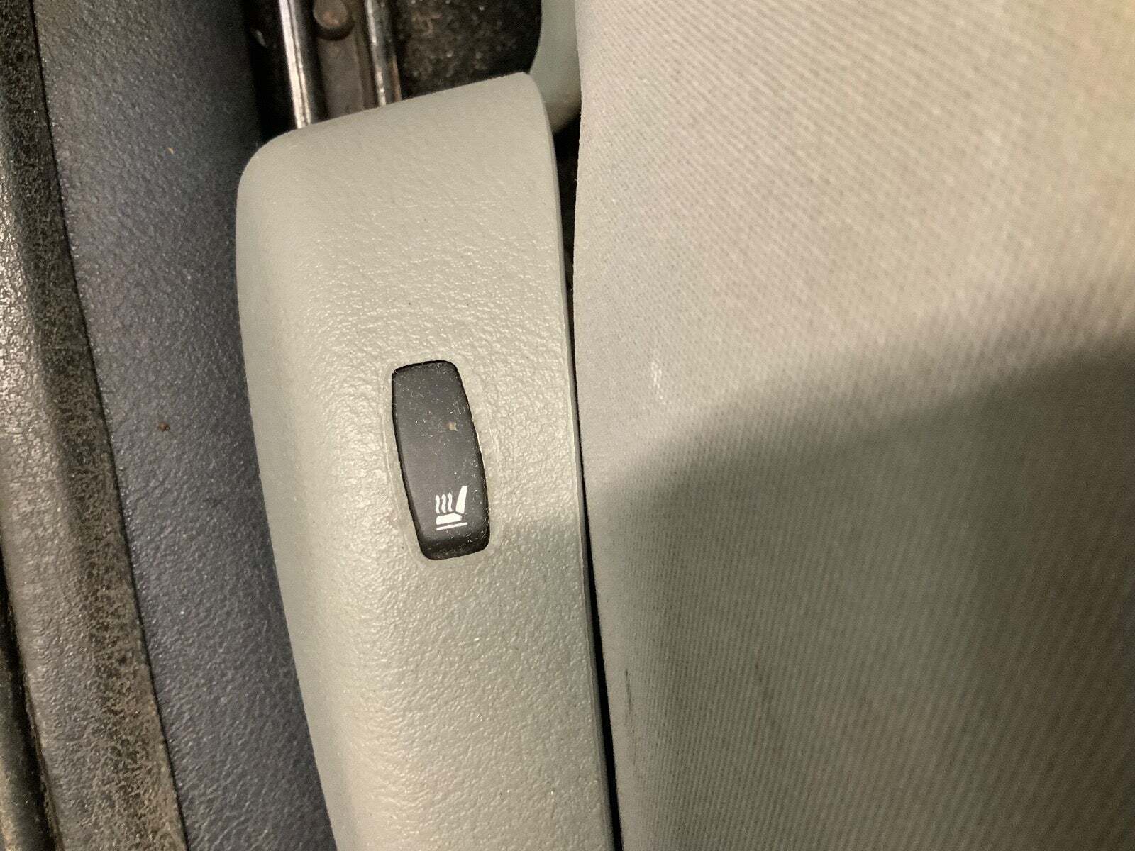 Grå Renault Clio III fra 2006