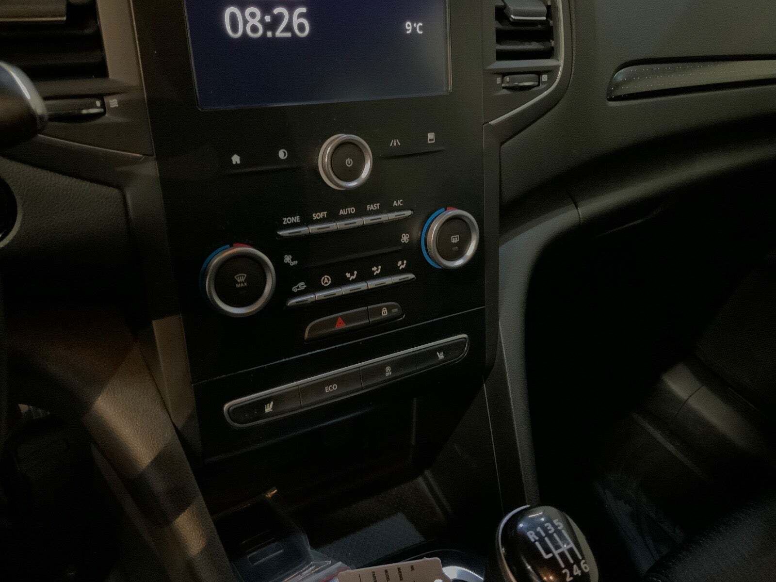 Grå Renault Megane IV fra 2016