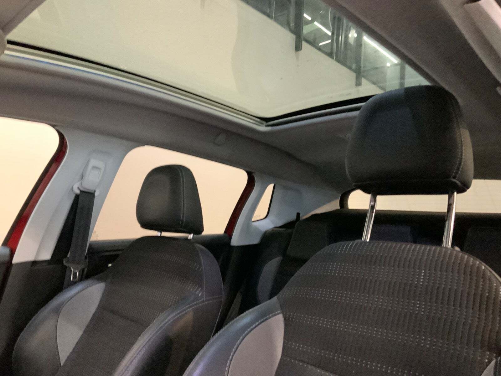 Rød Peugeot 2008 fra 2019