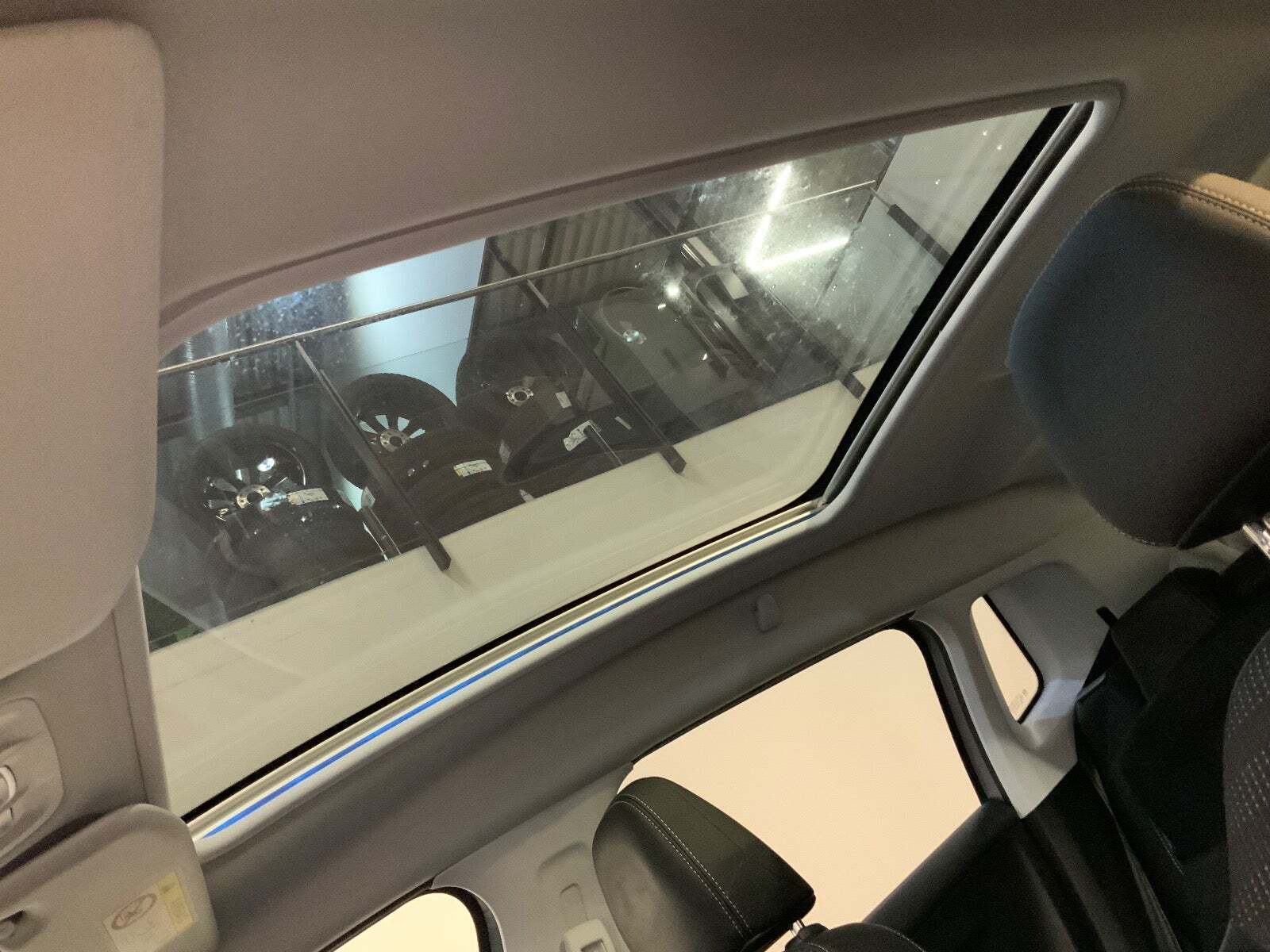 Grå Peugeot 2008 fra 2017