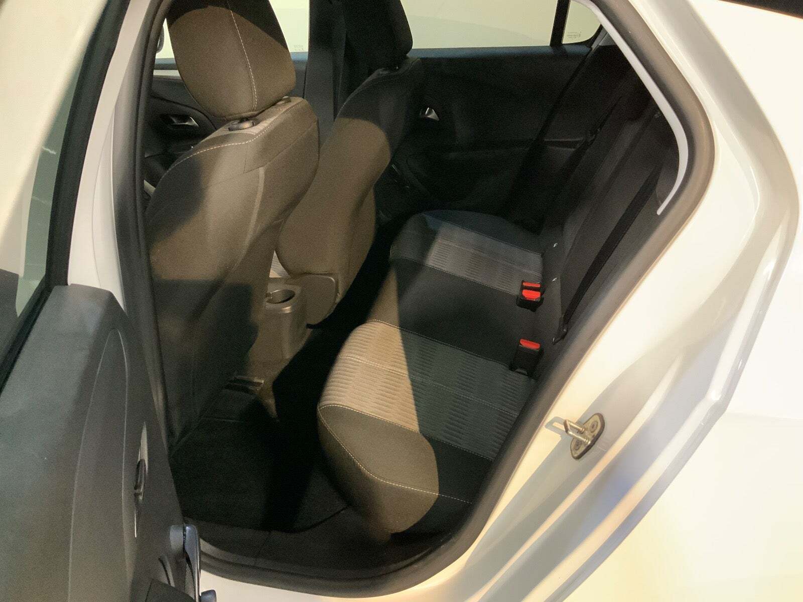 Hvid Opel Corsa fra 2021