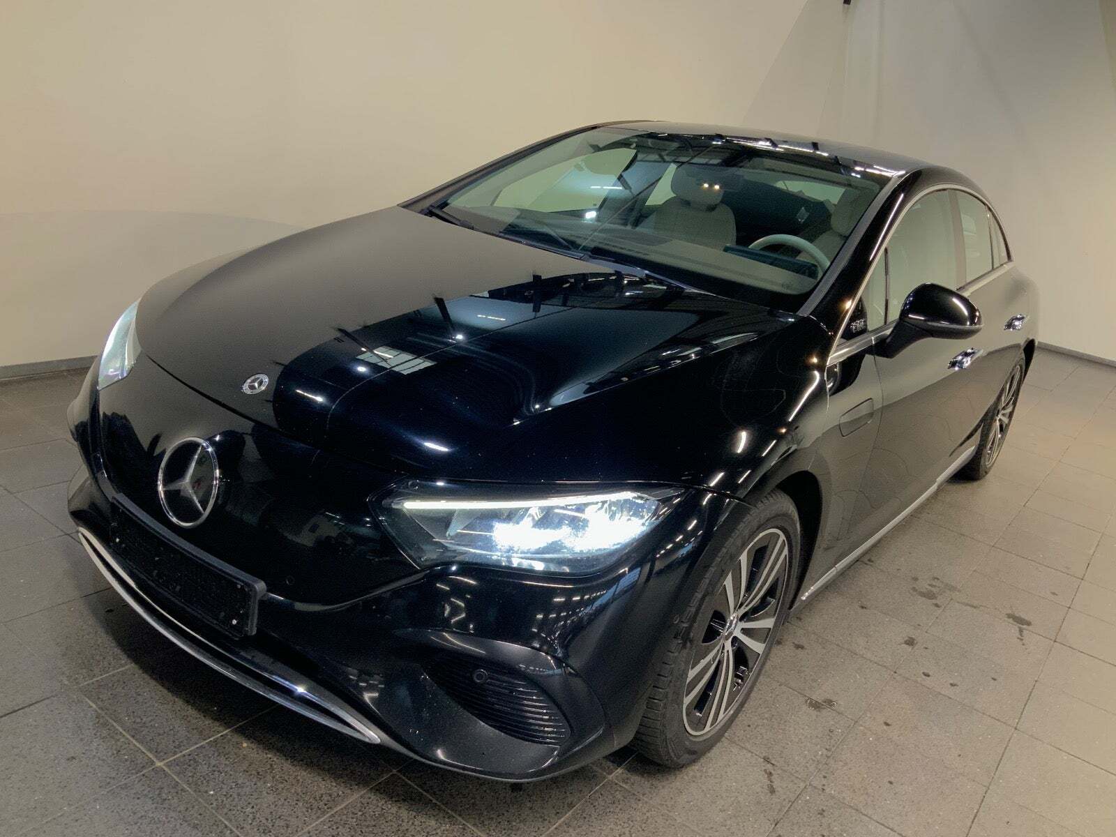 Mercedes EQE350+