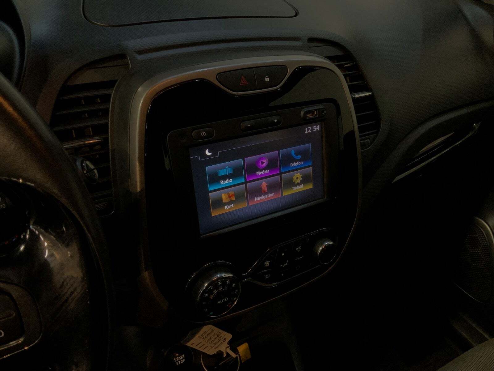 Grå Renault Captur fra 2016