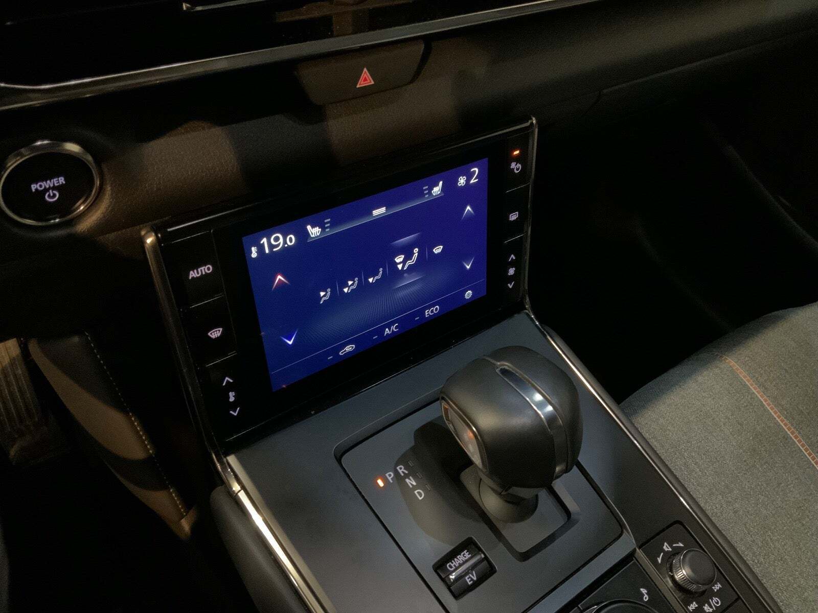 Hvid Mazda MX-30 fra 2024