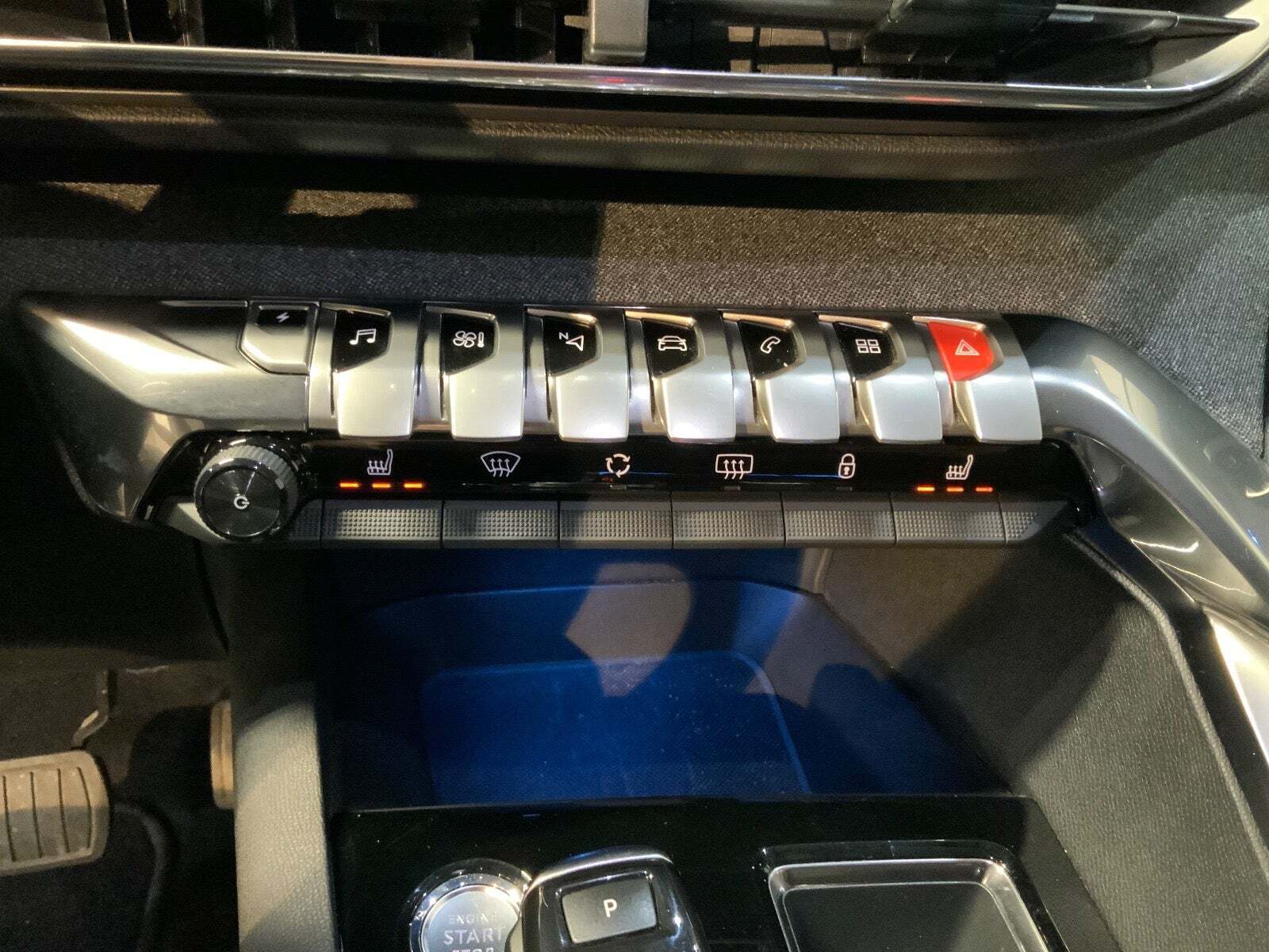 Grå Peugeot 3008 fra 2020