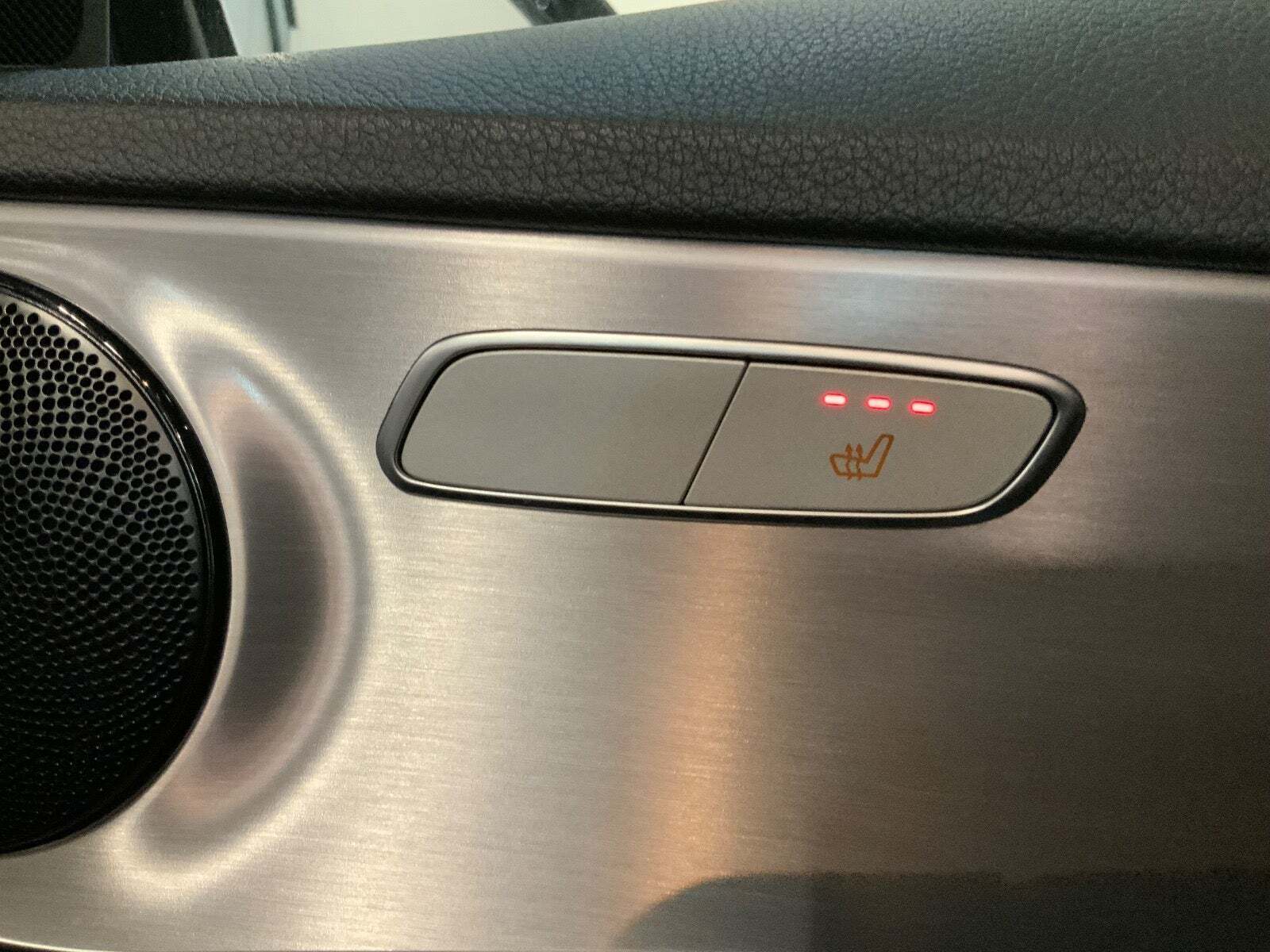 Blå Mercedes C300 fra 2020