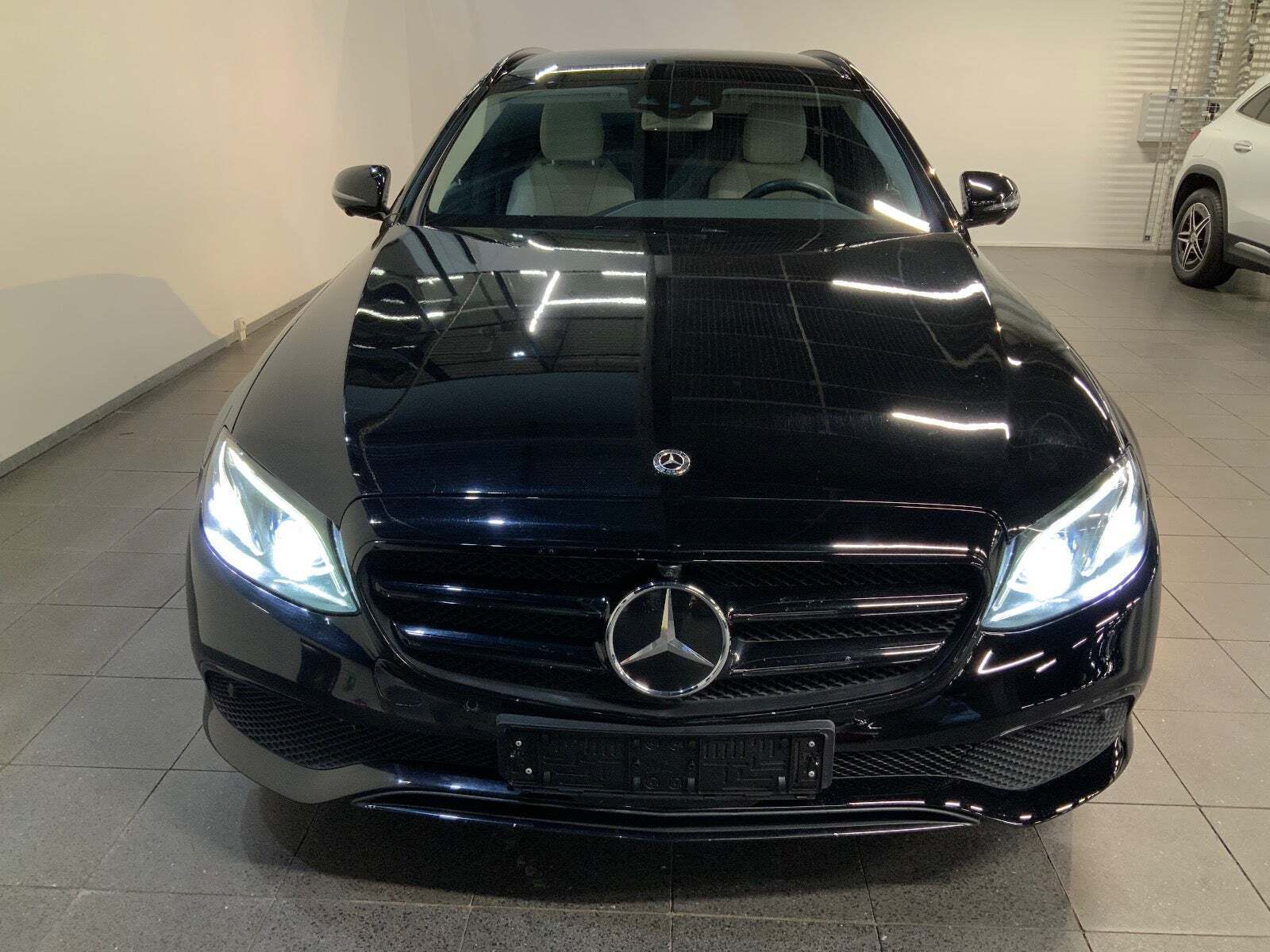 Mercedes E300 de 2,0 Avantgarde stc. aut.