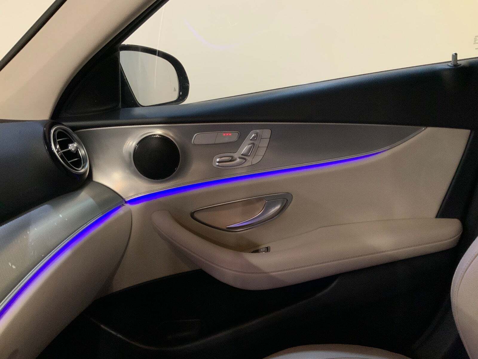 Sort Mercedes E300 de fra 2019