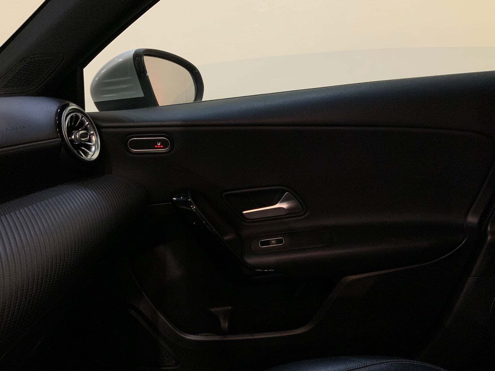 Sølv Mercedes A180 d fra 2018