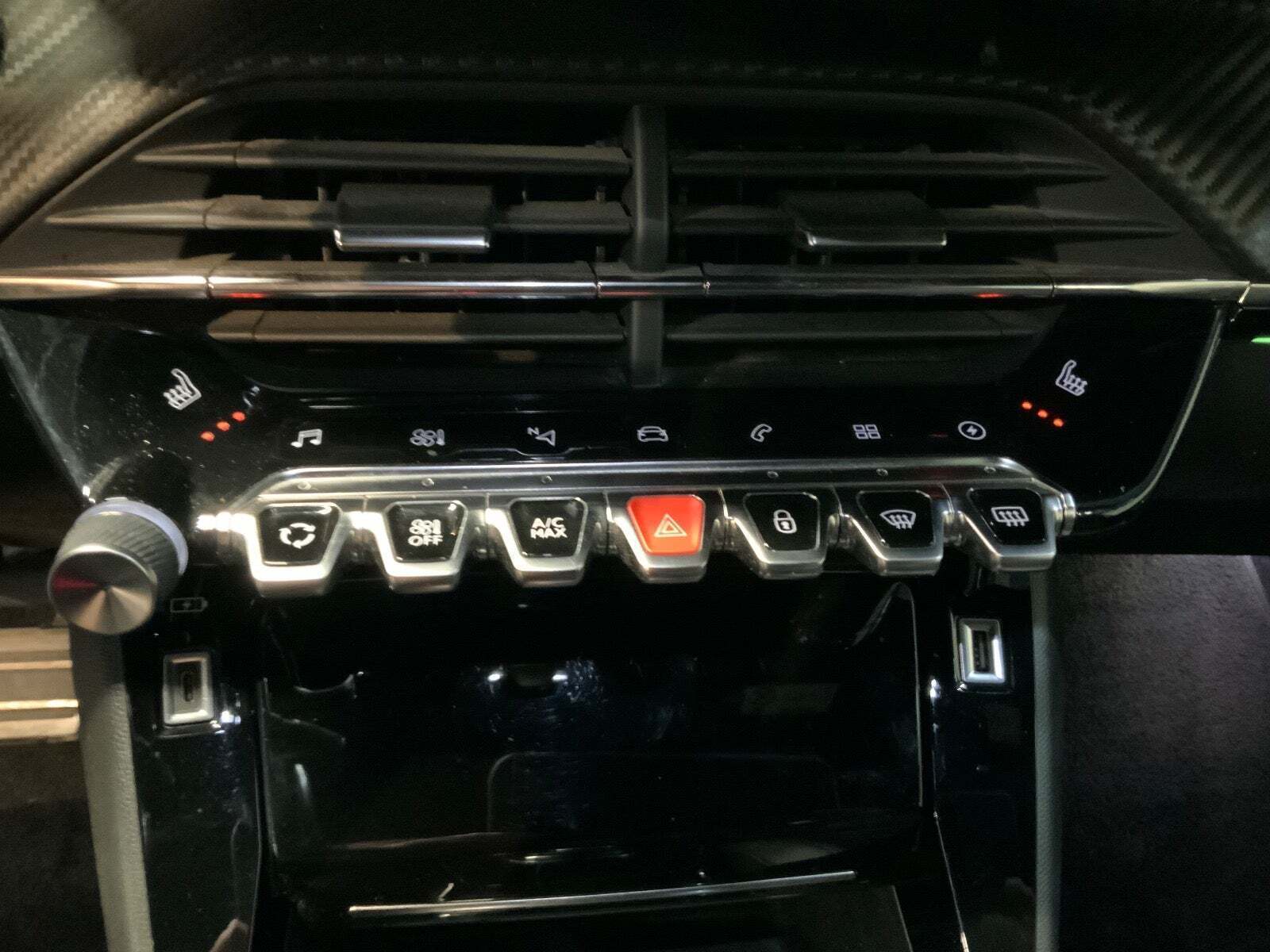 Hvid Peugeot e-2008 fra 2020