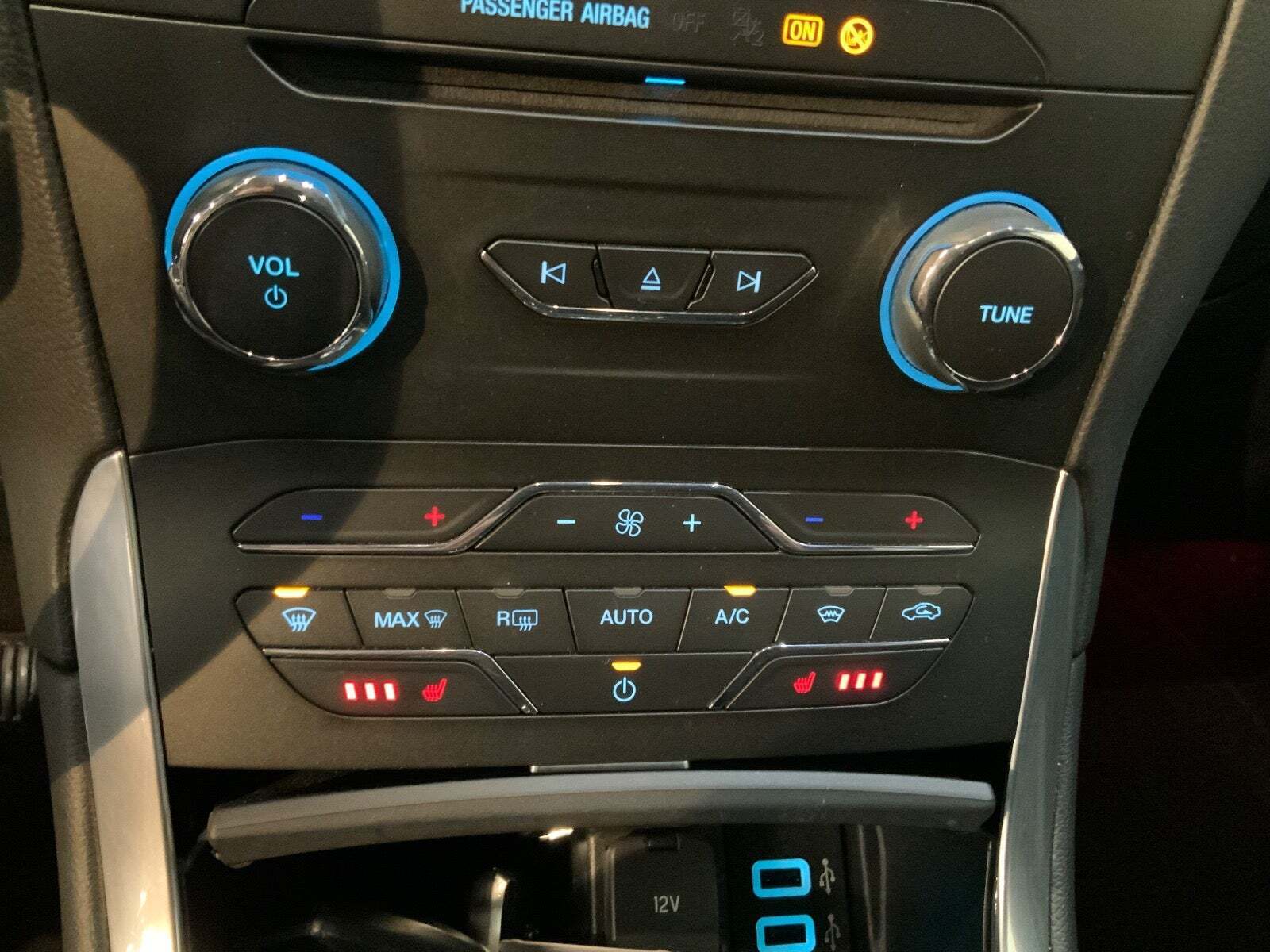 Beige Ford S-MAX fra 2019