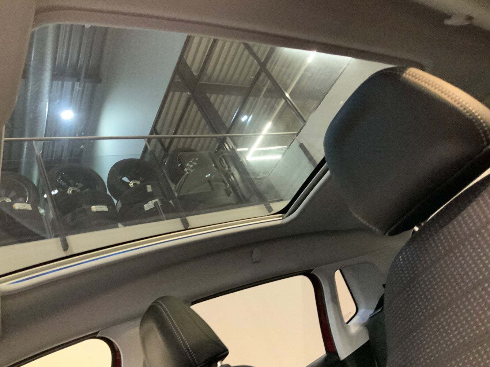 Rød Peugeot 2008 fra 2018