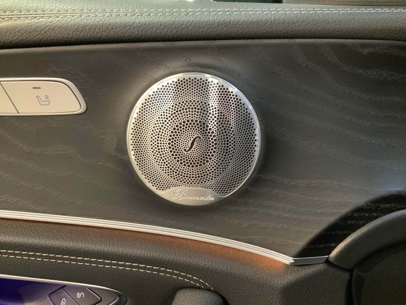 Sort Mercedes E300 de fra 2019