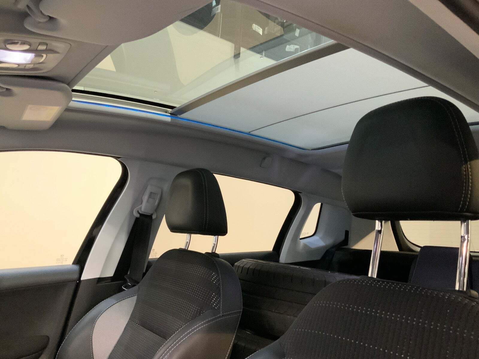 Sort Peugeot 2008 fra 2019