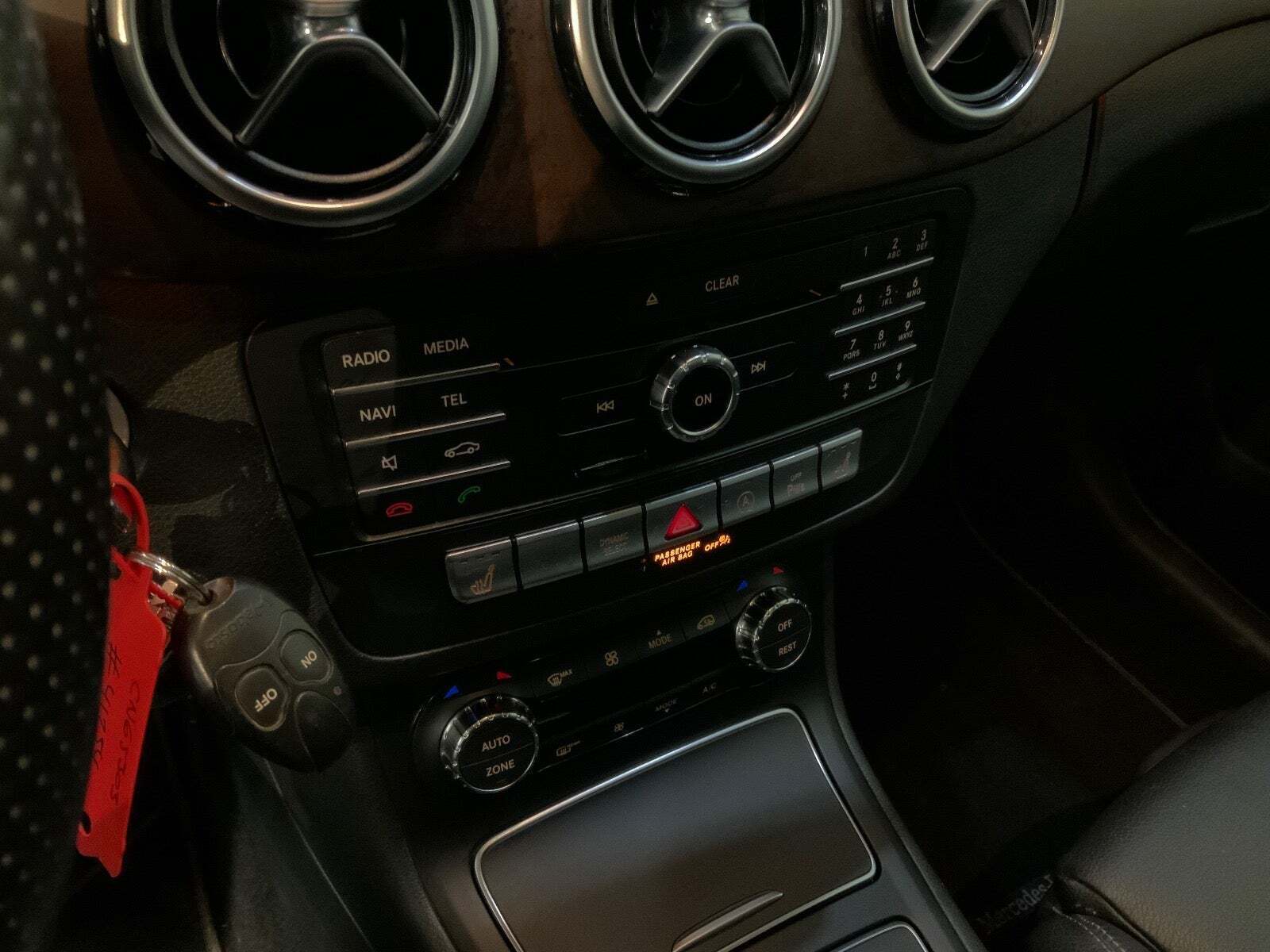 Grå Mercedes B220 d fra 2016