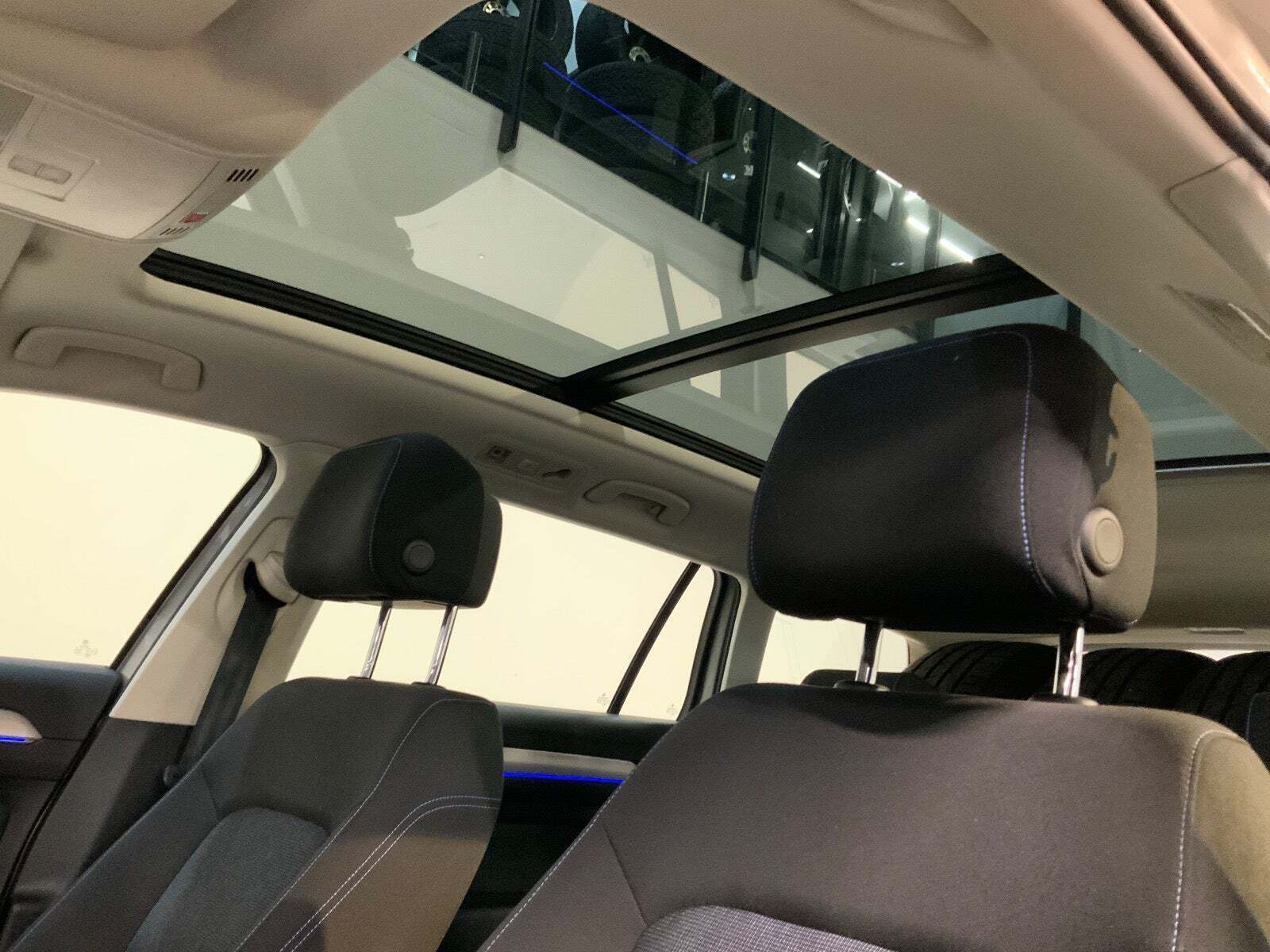 Grå VW Passat fra 2017